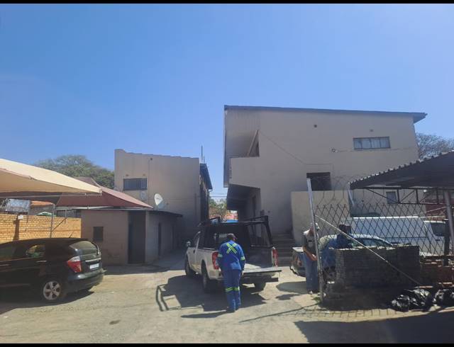 460M² BUILDING FOR SALE IN RUSTENBURG NORTH